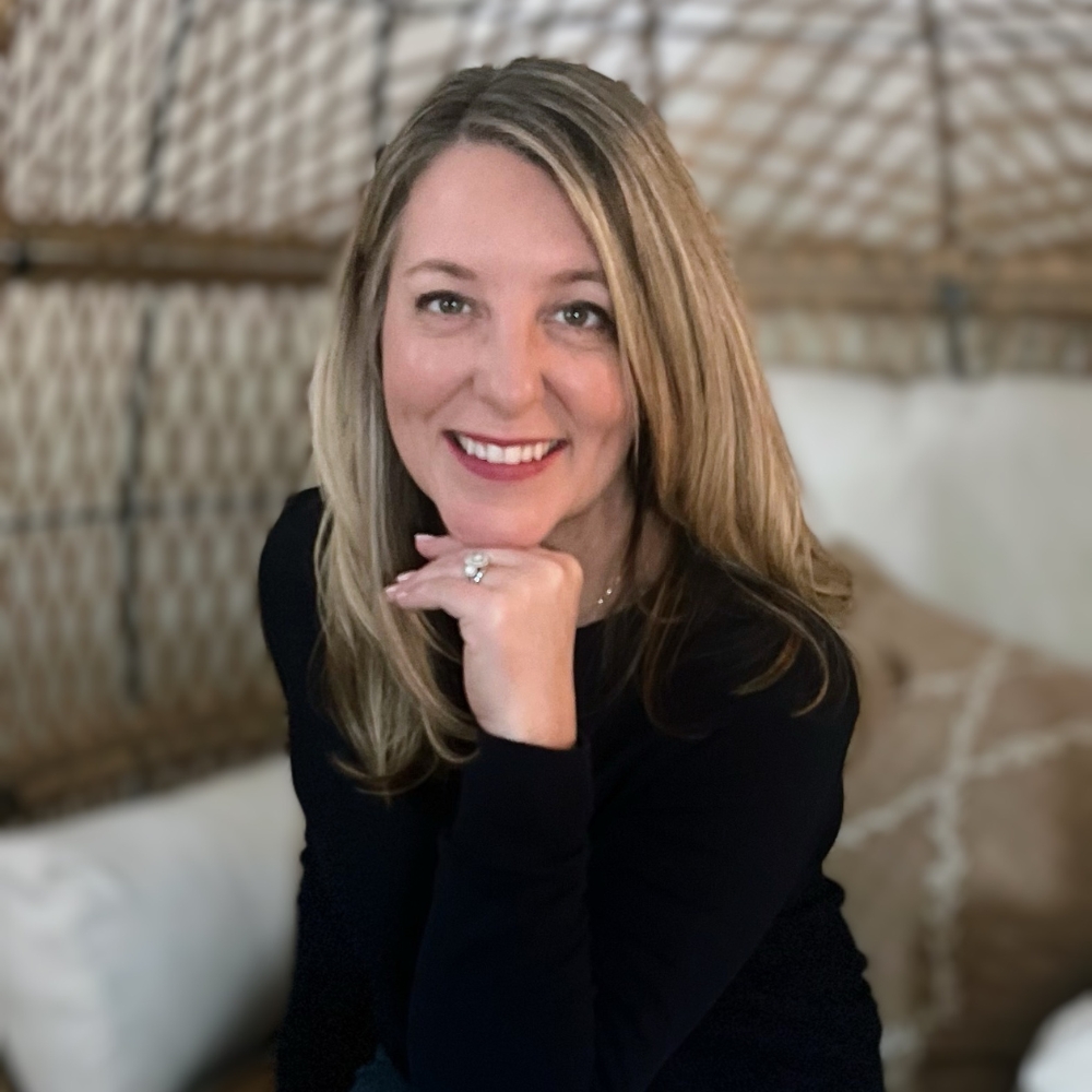 Angie Sticker Amanda Martin has a Ph.D. in Family Therapy, Licensed Professional Counselor, Licensed<br />
Marriage and Family Therapist Supervisor, Board Certified in Neurofeedback, Eagala Mental<br />
Health Professional, EMDR Trainer, EMDRIA Certified Therapist, and Approved Consultant
